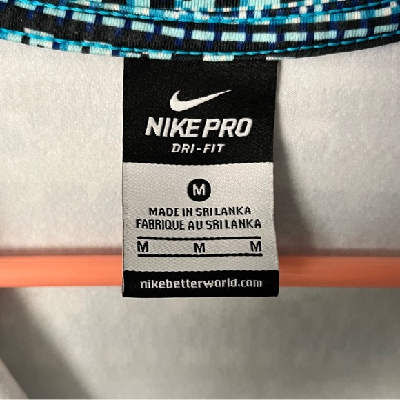 Women’s Nike Pro dri-fit 1/4 zip size medium - Picture 3 of 4